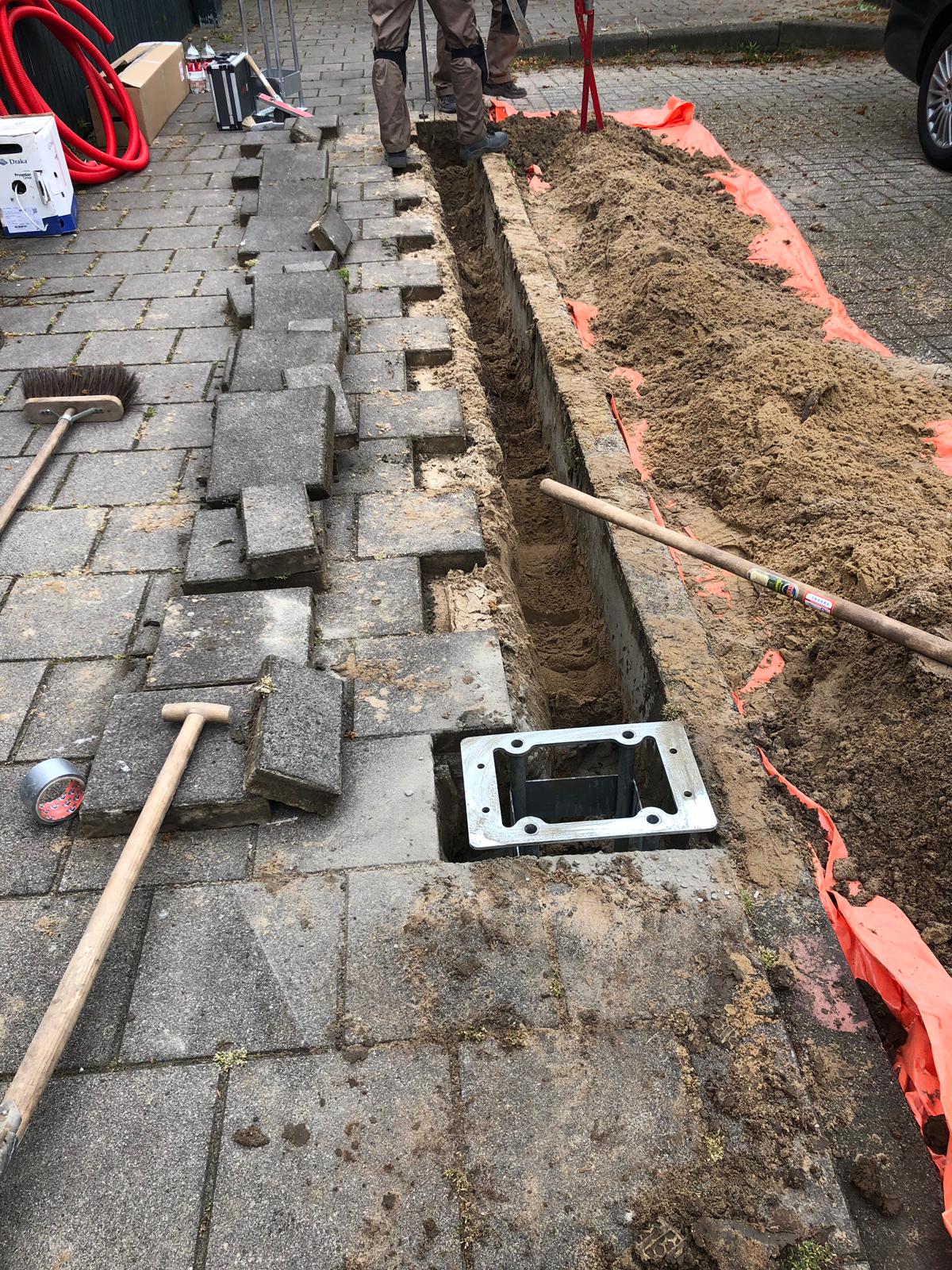 Straatwerk voor de aanleg van een laadpunt
